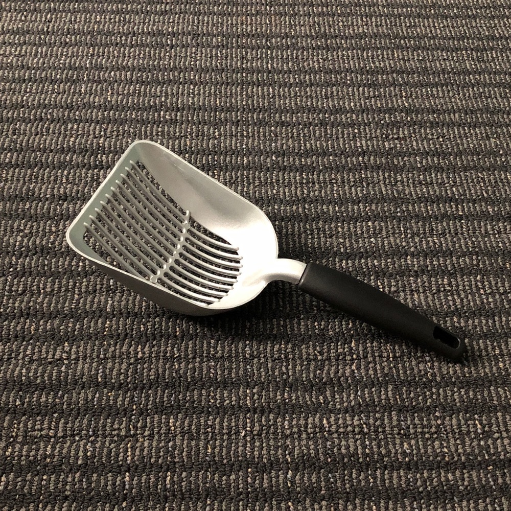 🛍️ Silver Metal and Black Plastic Litter Scoop